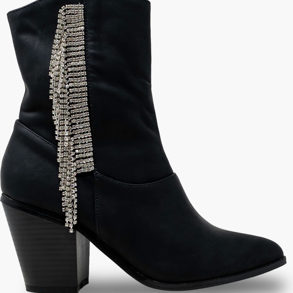 NWT/ CHASE AND CHLOE
Justine Side
Rhinestone Tassel
Western Boot size 7.5M